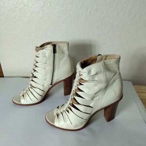 Frye and CO Brielle Woven Peep Toe Booties Off White Leather Block Heel 10M